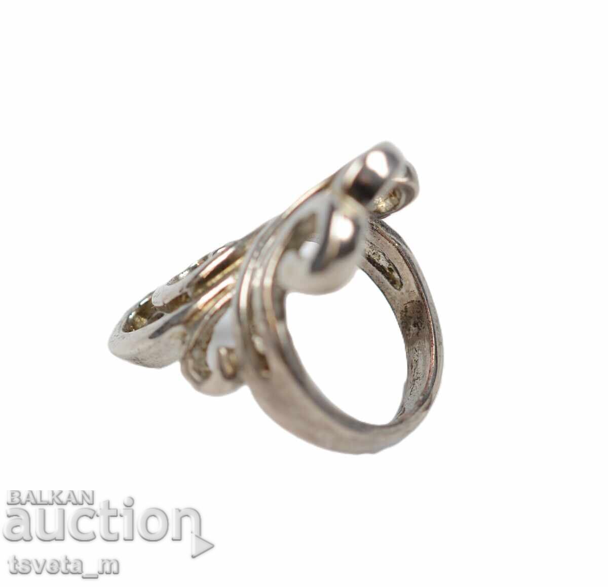 Δημοπρασία Ενα δαχτυλίδι Δημοπρασία Ενα δαχτυλίδι