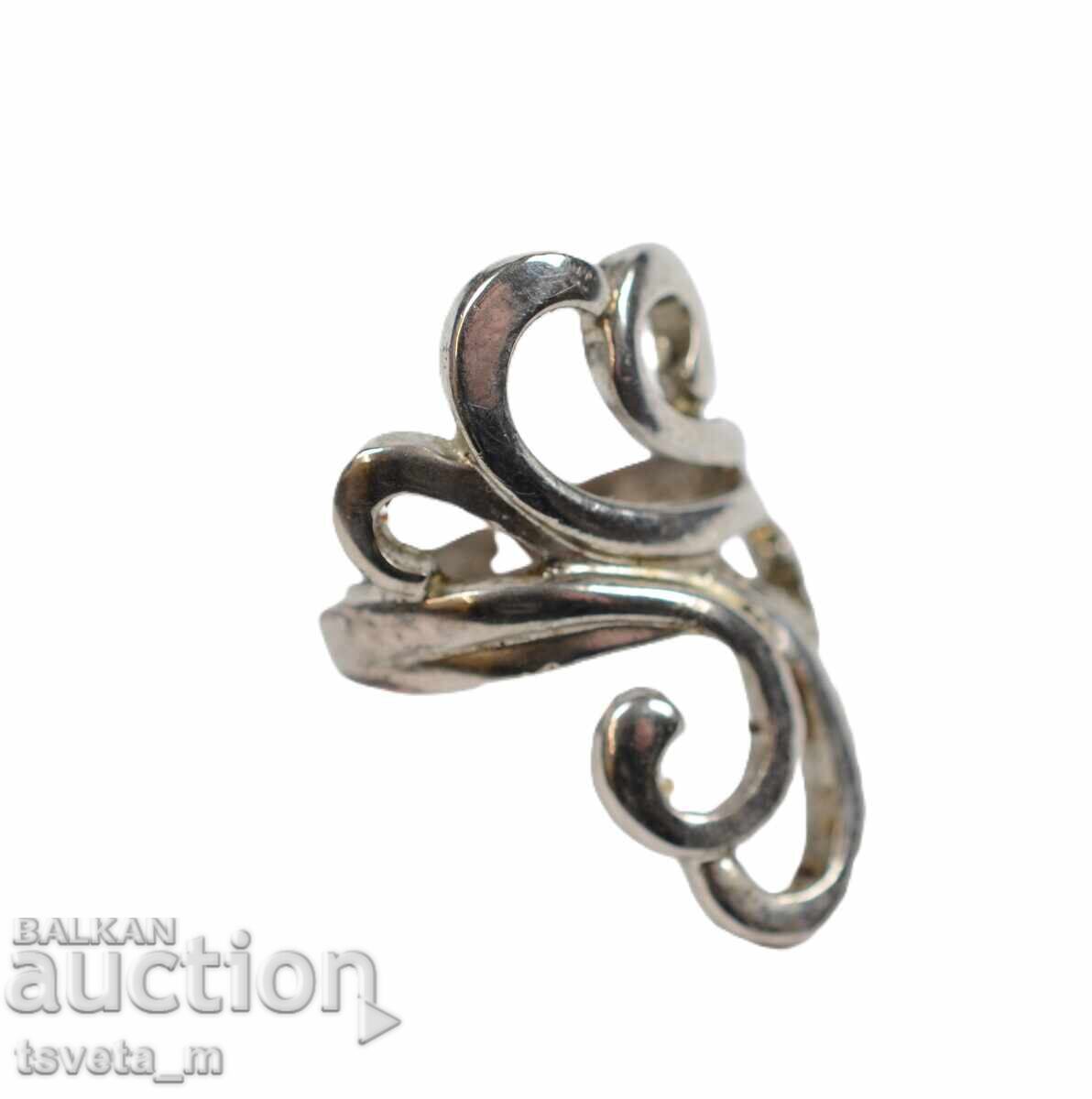 Ενα δαχτυλίδι Ενα δαχτυλίδι