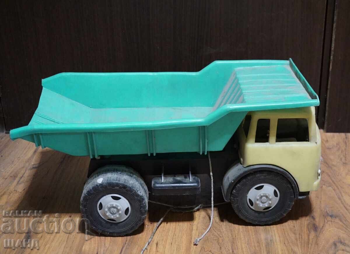 Παλιό σοσιαλιστικό πλαστικό παιχνίδι φορτηγό ανατρεπόμενο ΚΔΝ Γκάμπροβο