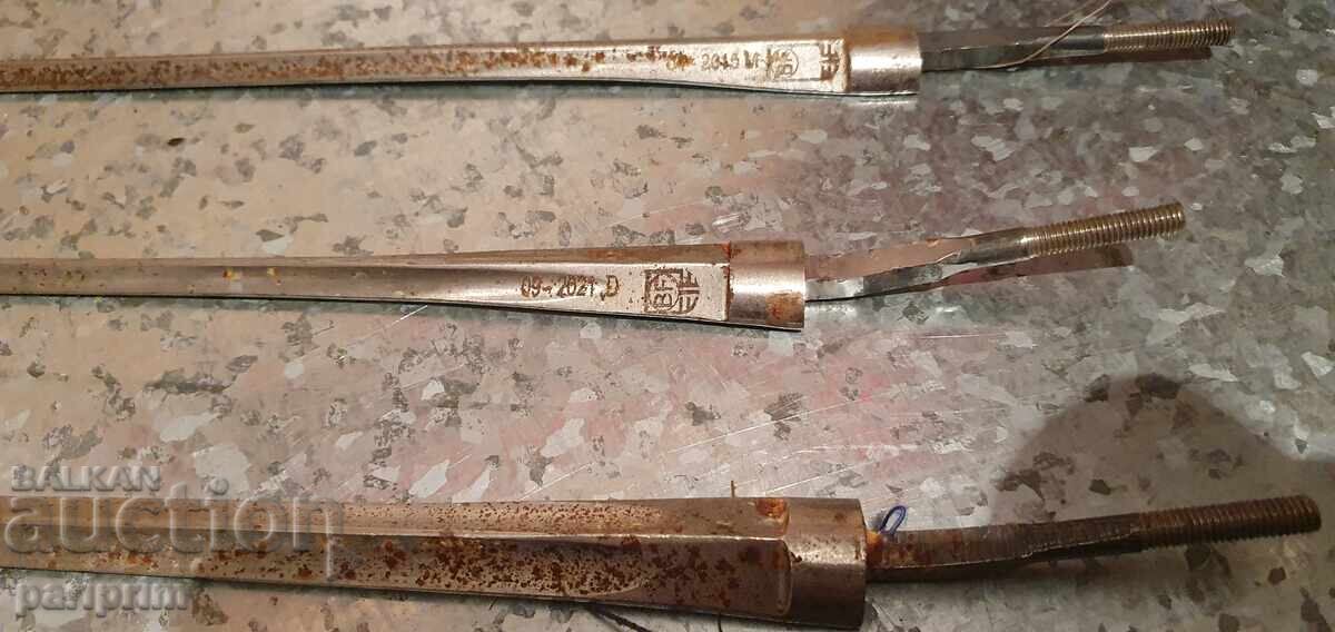 Лот от 3 бр. остриета за шпаги. БЗЦ с цена € 0.01 | 0.02 лв. Лот от 3 бр. остриета за шпаги. БЗЦ с цена € 0.01 | 0.02 лв.