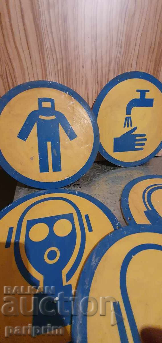 Аукцион Лот от 5 бр. СОЦ. табели, пластмасови. БЗЦ Аукцион Лот от 5 бр. СОЦ. табели, пластмасови. БЗЦ