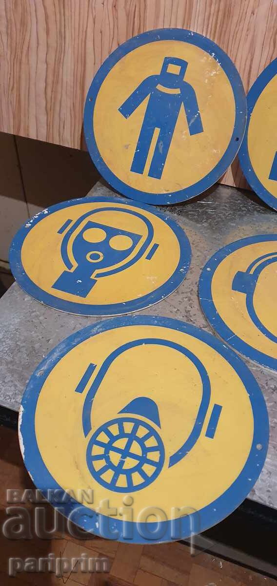 Доставка на Лот от 5 бр. СОЦ. табели, пластмасови. БЗЦ Доставка на Лот от 5 бр. СОЦ. табели, пластмасови. БЗЦ