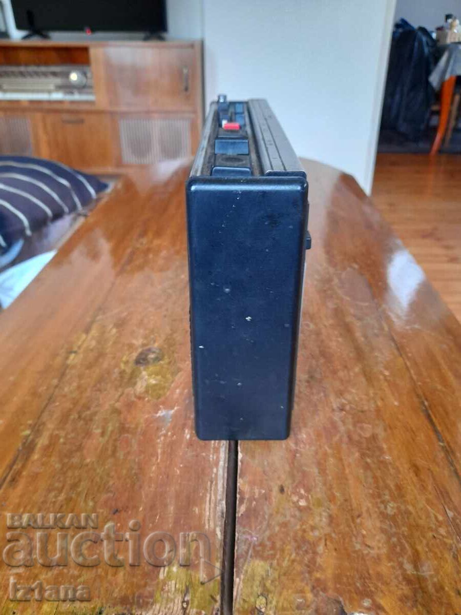 Παλιό ραδιοκασετόφωνο Grundig MK2500 με τιμή € 22.00 | 43.03 BGN Παλιό ραδιοκασετόφωνο Grundig MK2500 με τιμή € 22.00 | 43.03 BGN