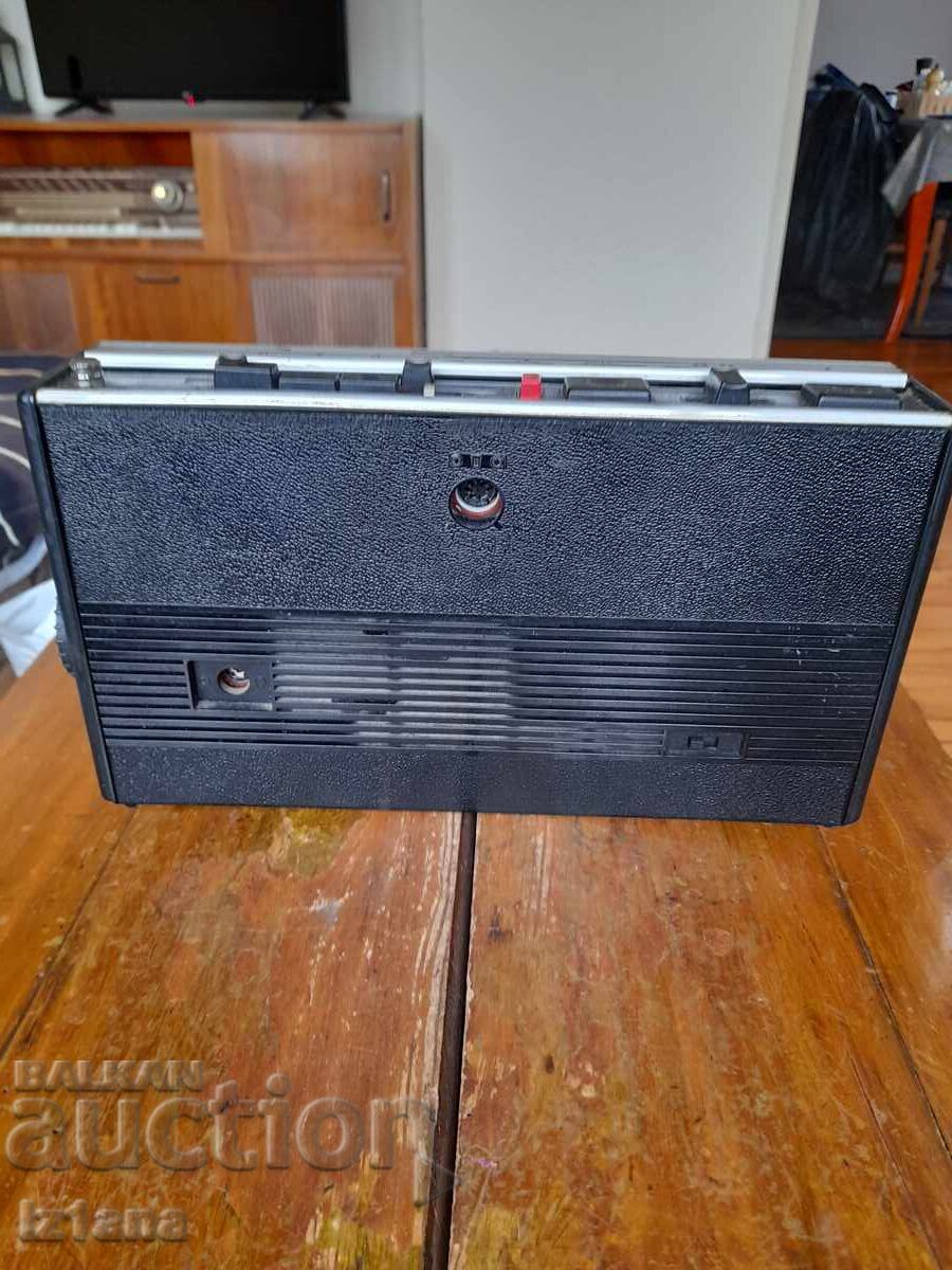 Δημοπρασία Παλιό ραδιοκασετόφωνο Grundig MK2500 Δημοπρασία Παλιό ραδιοκασετόφωνο Grundig MK2500