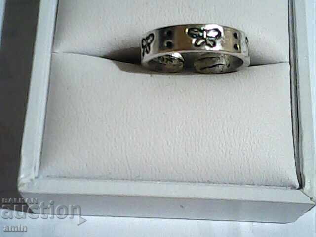 Ασημένιο δαχτυλίδι Ασημένιο δαχτυλίδι