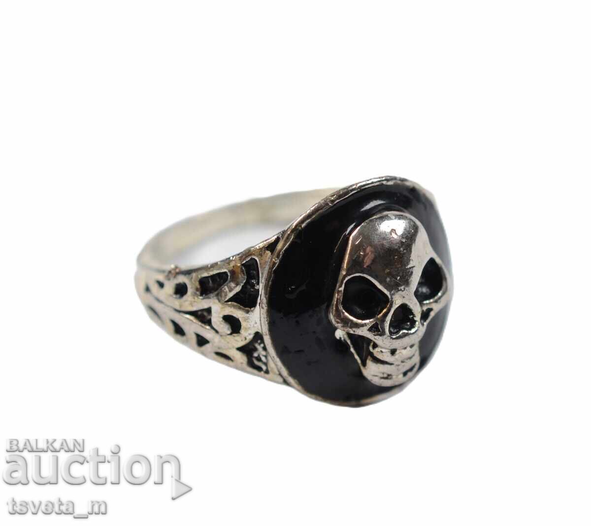 Мъжки пръстен с череп