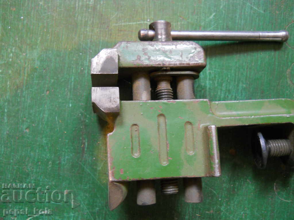 Малко (часовникарско) менгеме с цена € 30.00 | 58.67 лв.