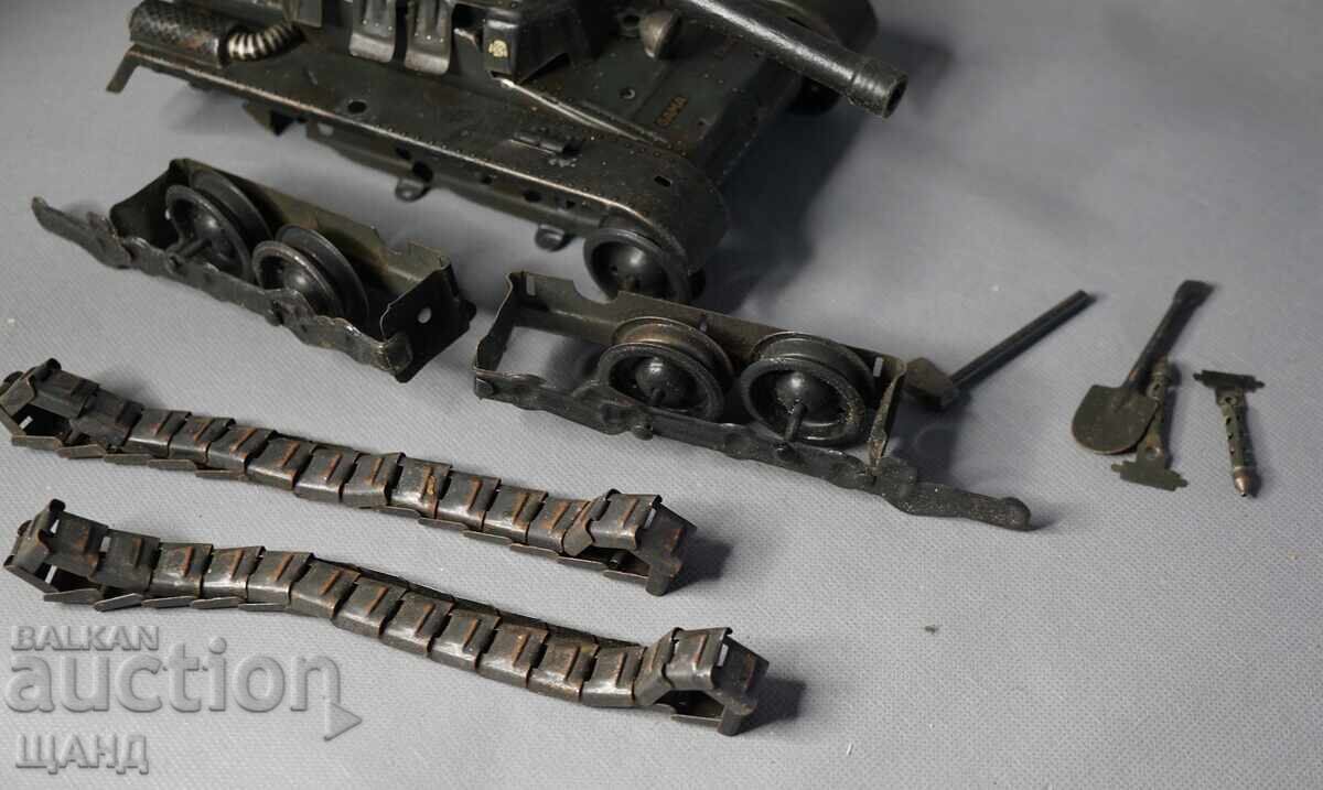 Vechiă Jucărie Germană metalică, mecanică, model tanc 22 cm cu preț € 15.40 | 30.12 BGN
