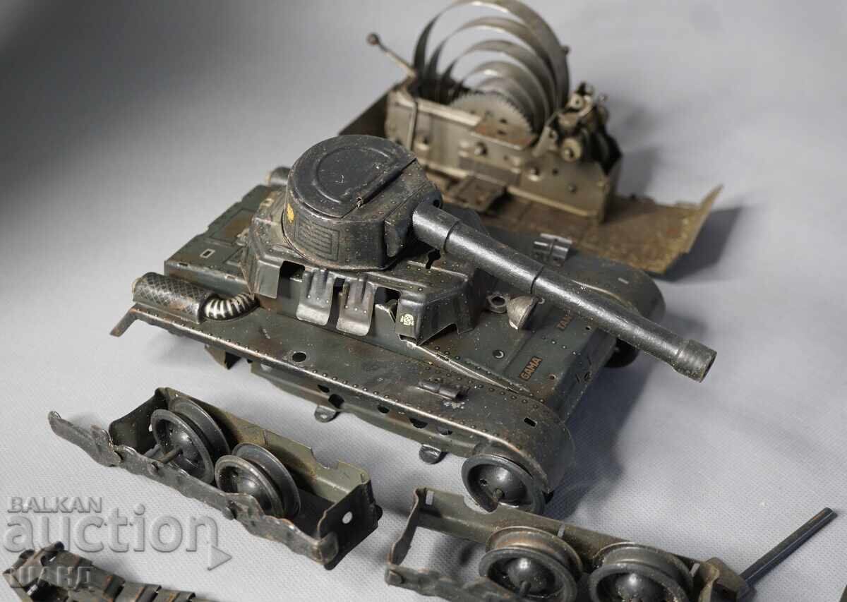 Licitație Vechiă Jucărie Germană metalică, mecanică, model tanc 22 cm