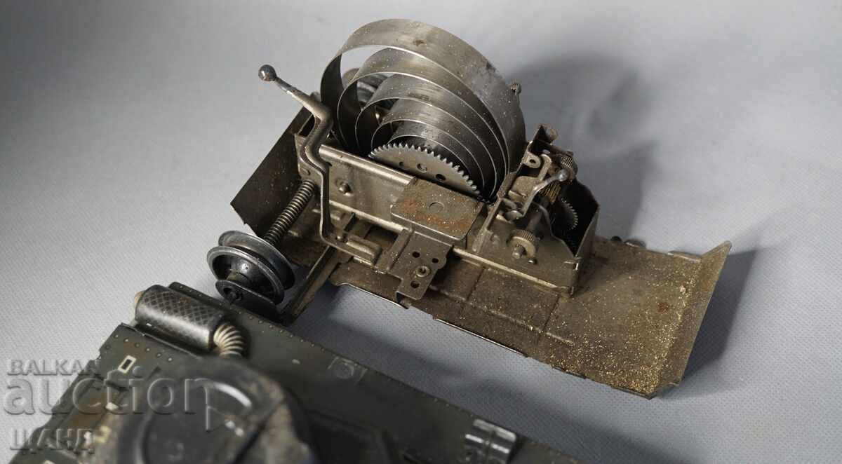 Livrarea Vechiă Jucărie Germană metalică, mecanică, model tanc 22 cm