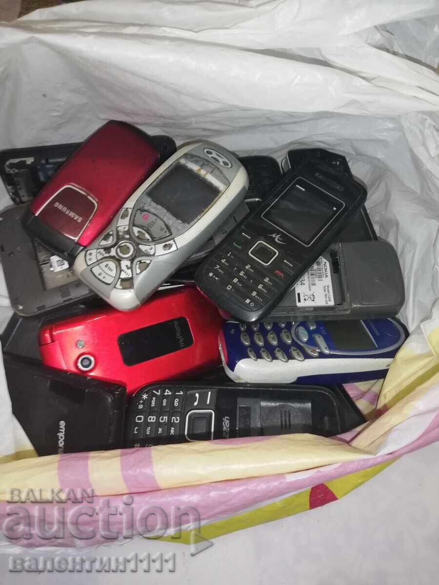 Telefoane pentru piese, patru Telefoane pentru piese, patru