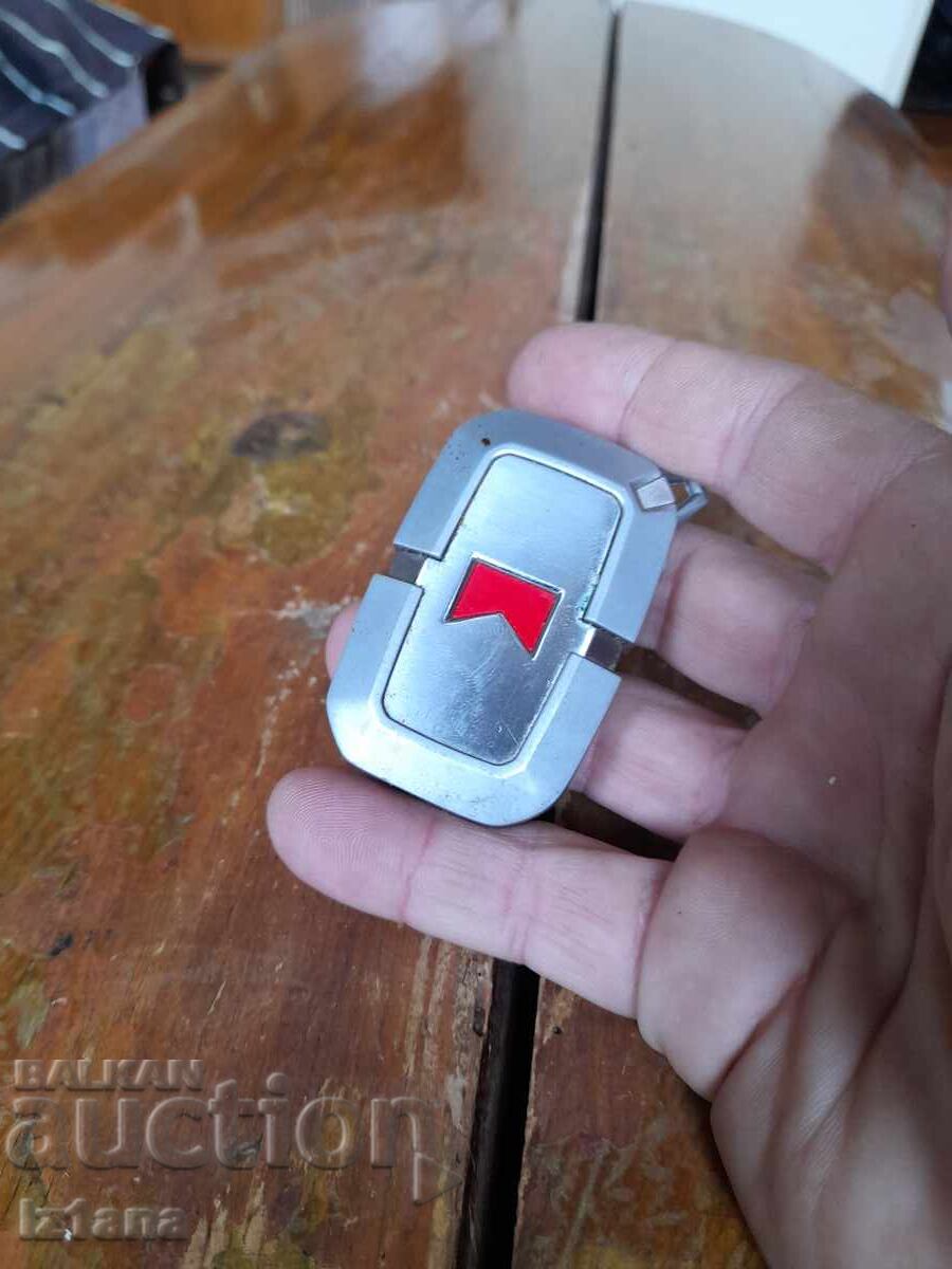 Стара запалка Marlboro с цена € 16.00 | 31.29 лв. Стара запалка Marlboro с цена € 16.00 | 31.29 лв.