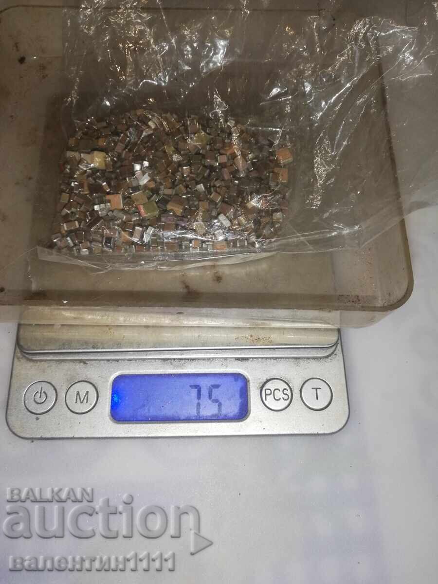 Condensatori SMD deșeuri electronice cu preț € 0.01 | 0.02 BGN