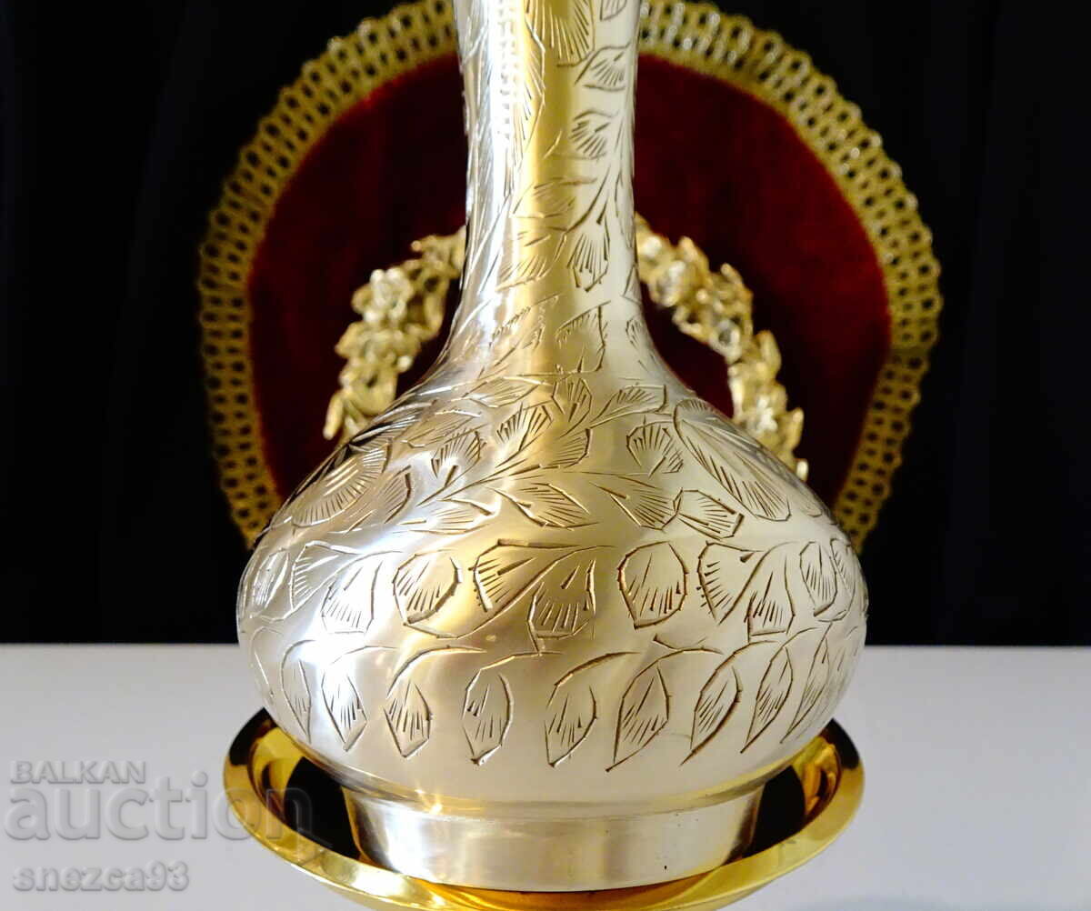 Χάλκινη καράφα, βάζο, ανάγλυφη χάραξη, σήμανση με τιμή € 18.50 | 36.18 BGN Χάλκινη καράφα, βάζο, ανάγλυφη χάραξη, σήμανση με τιμή € 18.50 | 36.18 BGN