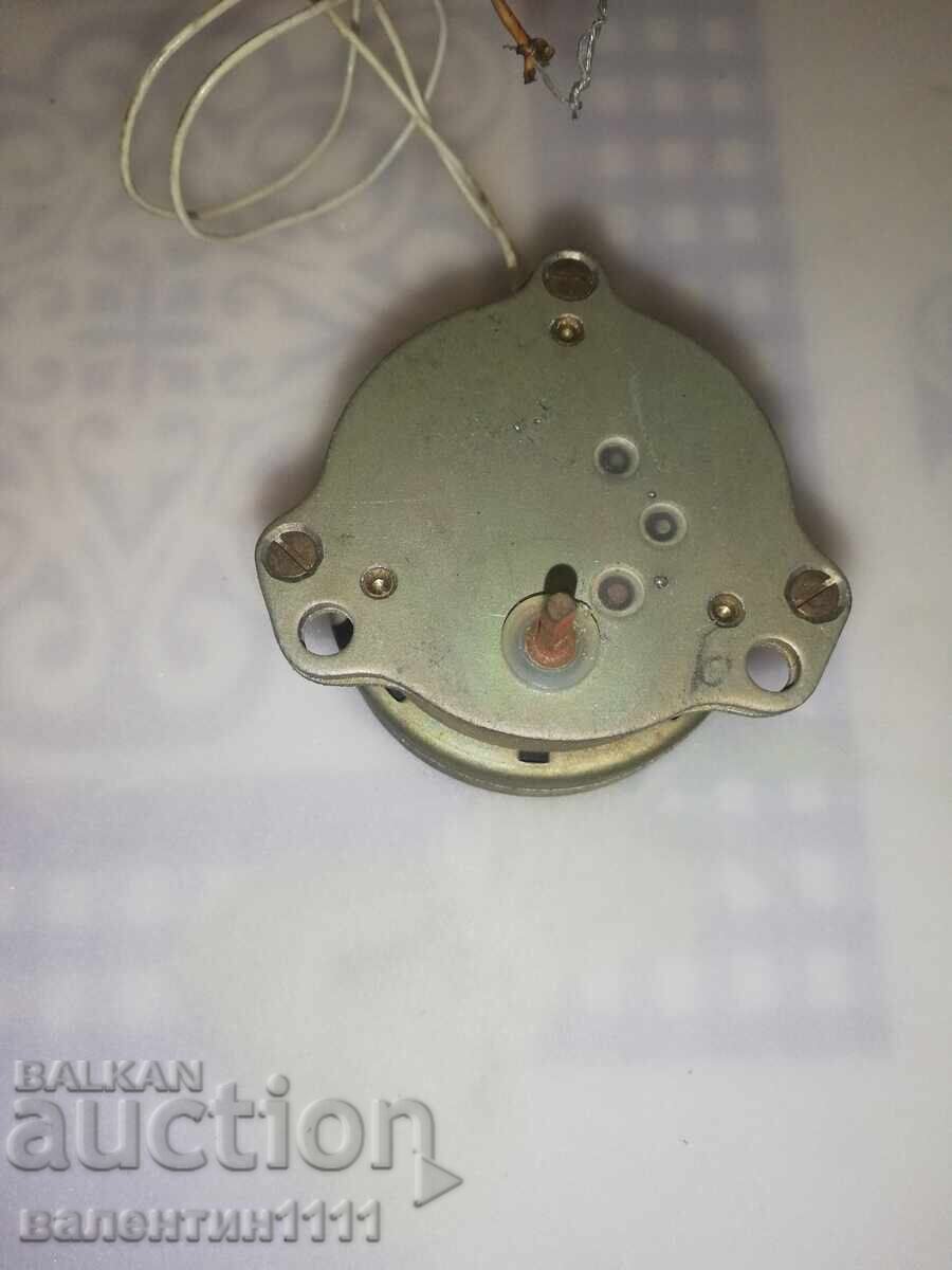 Russian motor with a reduction gear