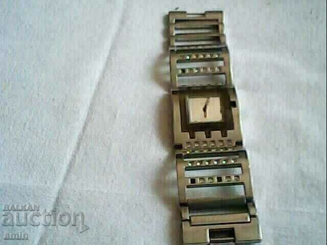 foarte frumos swatch 4 geanta pentru doamne ses cristale cu preț € 10.00 | 19.56 BGN