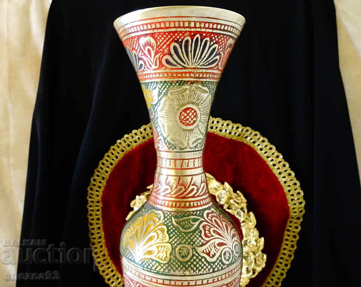 Бронзова ваза 36 см.,цветен клетъчен емайл. с цена € 50.00 | 97.79 лв. Бронзова ваза 36 см.,цветен клетъчен емайл. с цена € 50.00 | 97.79 лв.