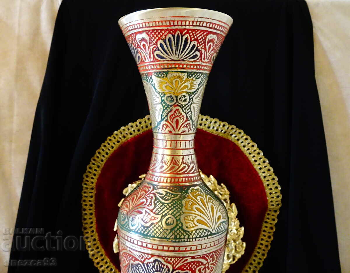 Аукцион Бронзова ваза 36 см.,цветен клетъчен емайл. Аукцион Бронзова ваза 36 см.,цветен клетъчен емайл.