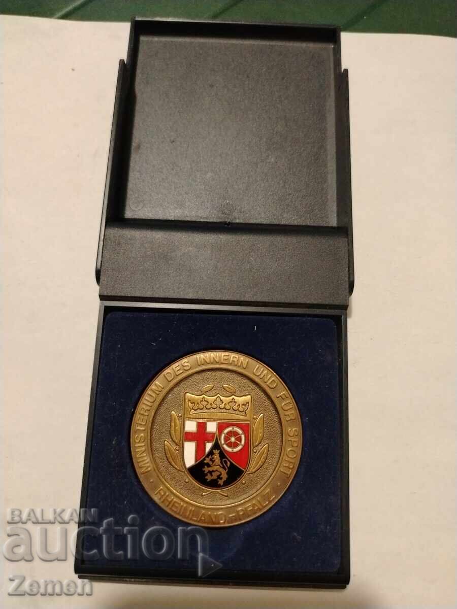 Плакет Плакет