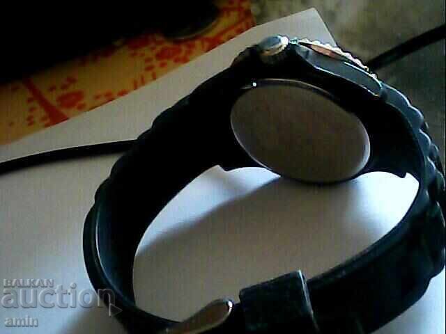 Livrarea 2 buc 4 ceasuri funcționează grozav, bateriile sunt de asemenea noi Livrarea 2 buc 4 ceasuri funcționează grozav, bateriile sunt de asemenea noi