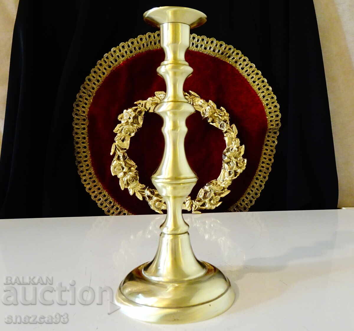 Масивен бронзов свещник 750 гр.,Art Deco. с цена € 26.00 | 50.85 лв. Масивен бронзов свещник 750 гр.,Art Deco. с цена € 26.00 | 50.85 лв.