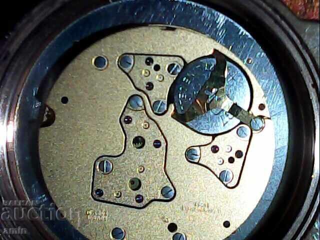 Доставка на красив мошки 4асовни работи первектно 13 камък