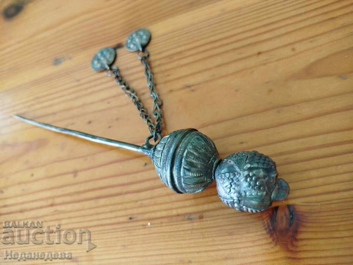 Ac de cusut, ac de siguranță, agrafă cu preț € 15.00 | 29.34 BGN Ac de cusut, ac de siguranță, agrafă cu preț € 15.00 | 29.34 BGN