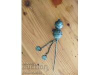 Needle, barb, tremor