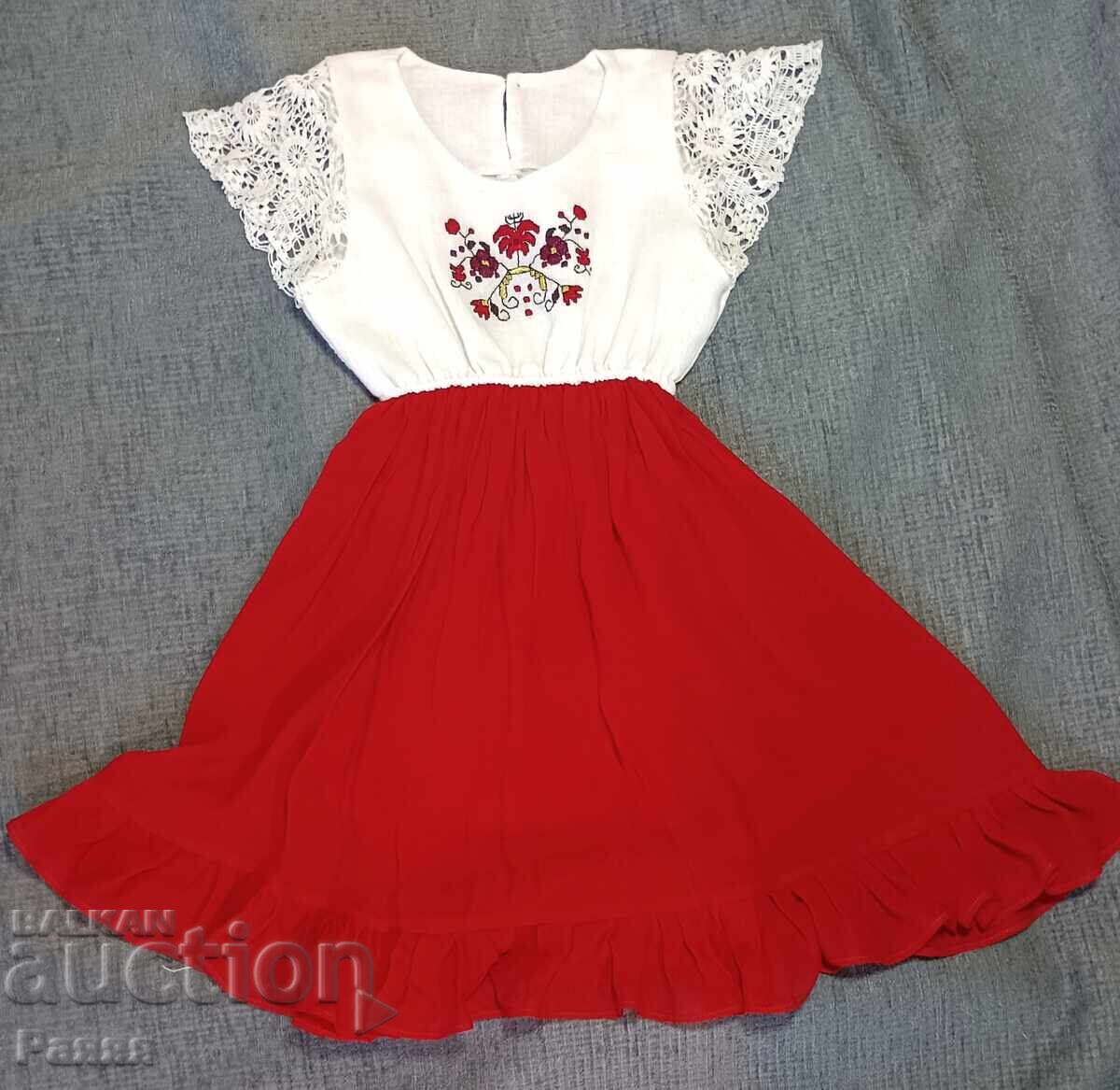 Детска рокличка,везана с ръчна дантела с цена € 47.00 | 91.92 лв. Детска рокличка,везана с ръчна дантела с цена € 47.00 | 91.92 лв.