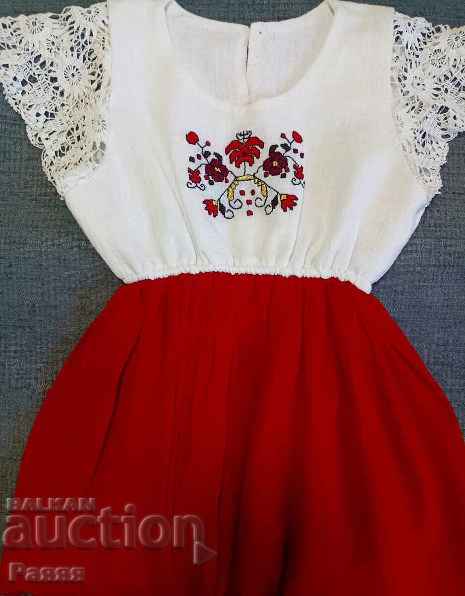 Детска рокличка,везана с ръчна дантела Детска рокличка,везана с ръчна дантела