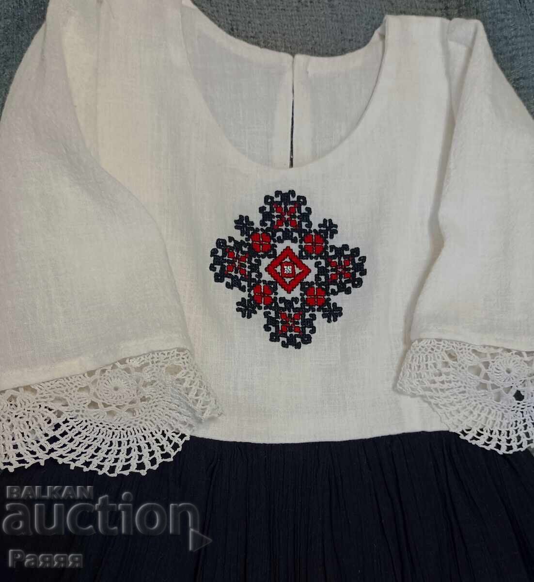 Детска рокля с цена € 47.00 | 91.92 лв.