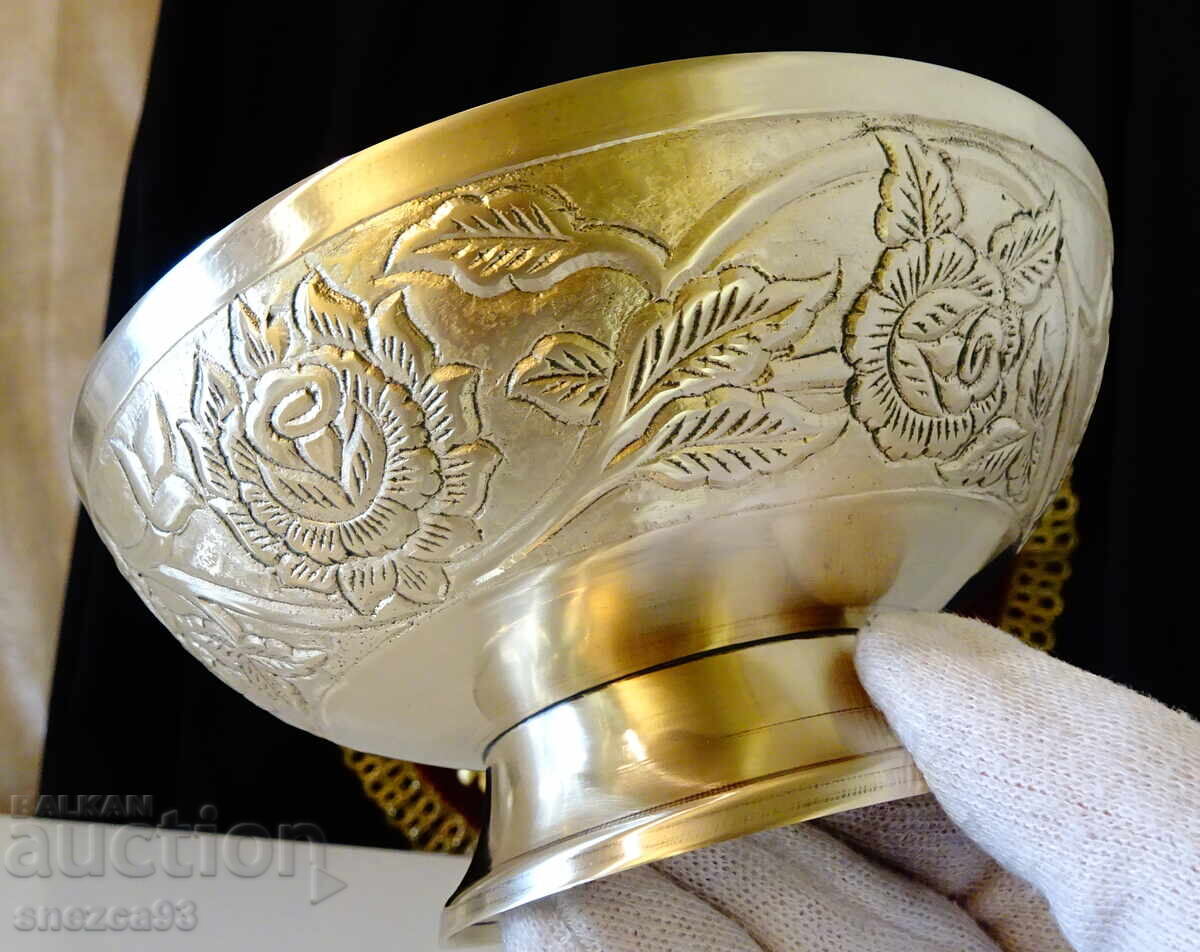 Auction  Bronze bonbonniere, serving dish, embossed roses