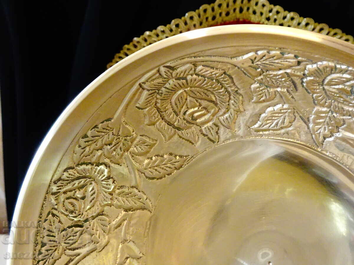 Delivery of Bronze bonbonniere, serving dish, embossed roses