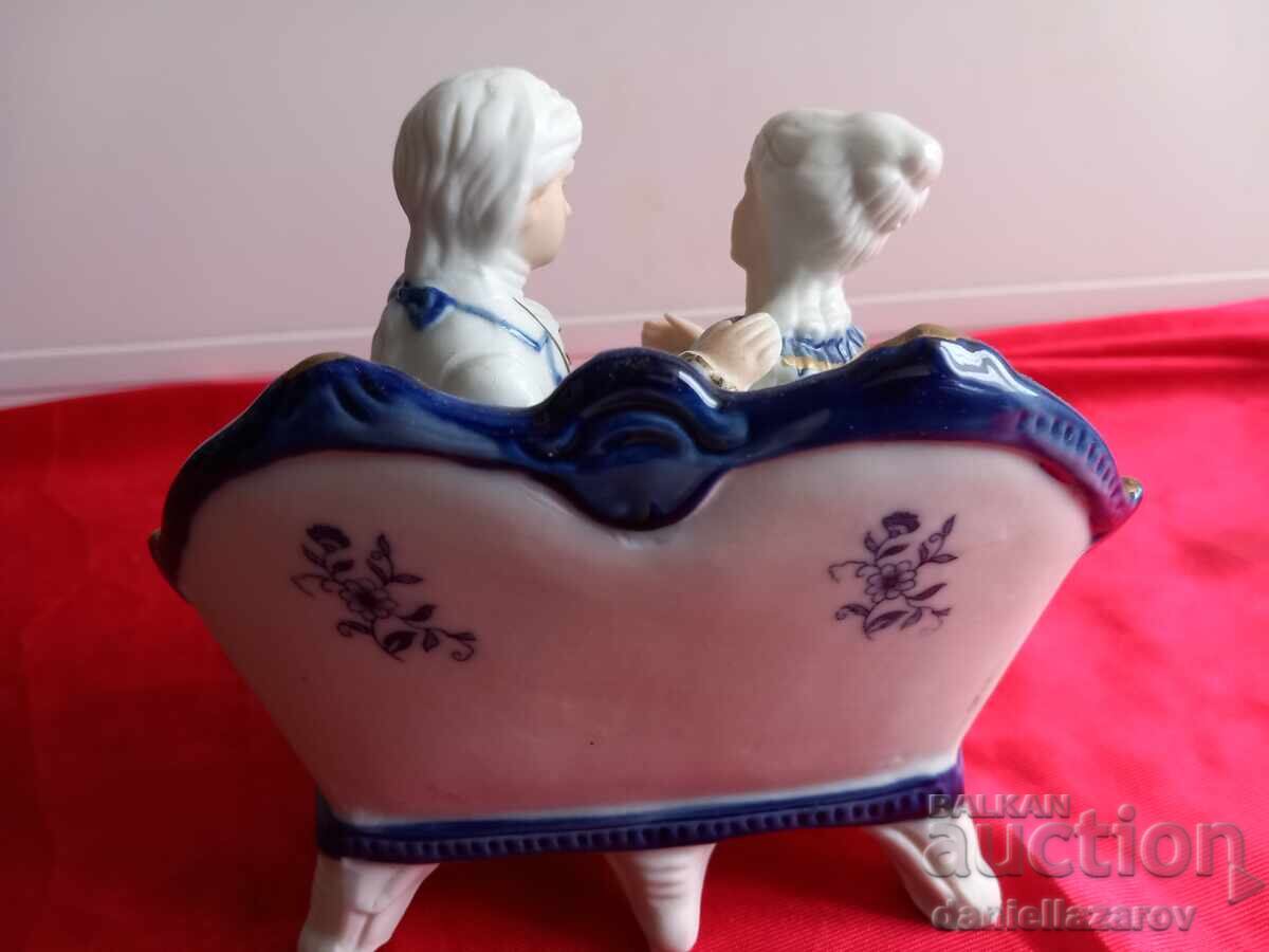 Livrarea Statuetă din porțelan baroc, compoziție, marcată Livrarea Statuetă din porțelan baroc, compoziție, marcată