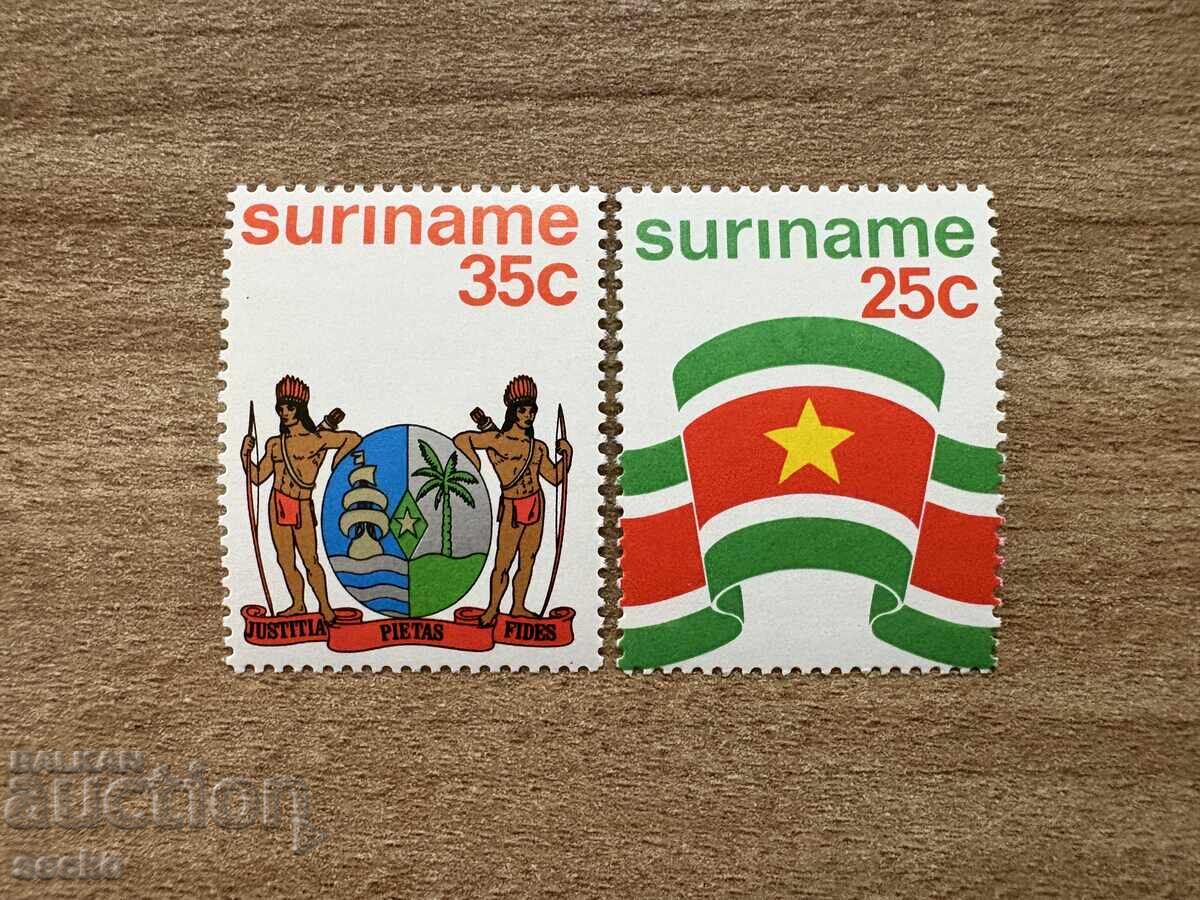 Σουρινάμ - Σημαία και θυρεός του Σουρινάμ (1976) MNH