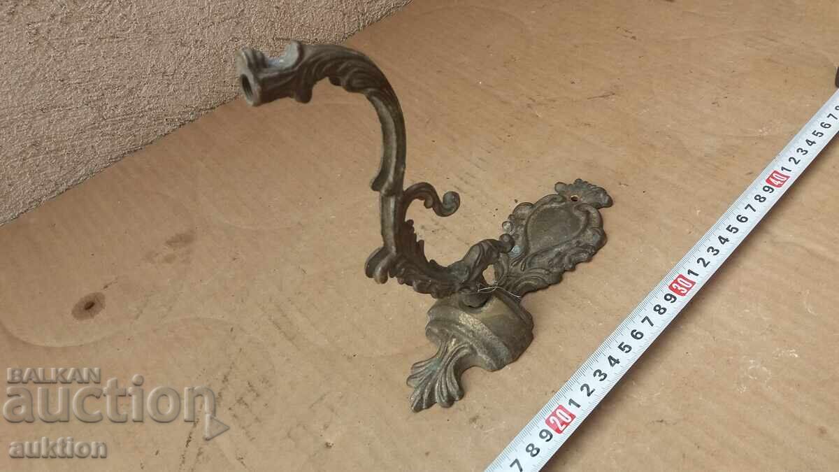 Livrarea Candelabru masiv din bronz pentru perete