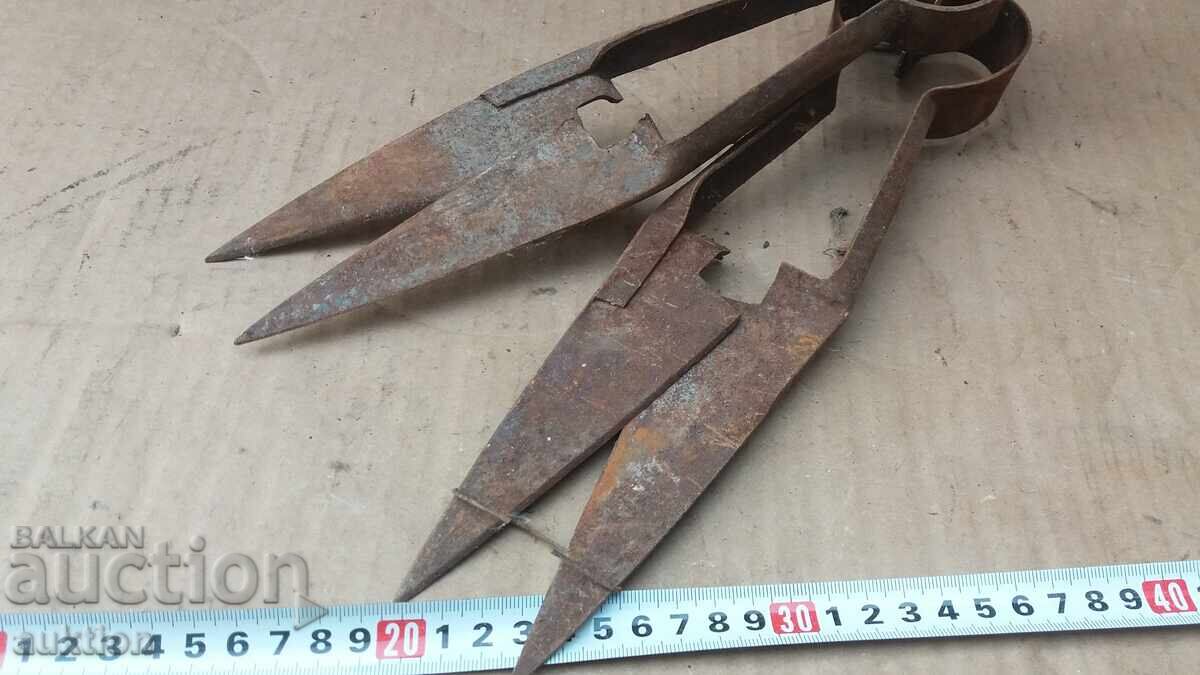 OLD SHEEP SHEARS - WROUGHT IRON - 5 OLD SHEEP SHEARS - WROUGHT IRON - 5