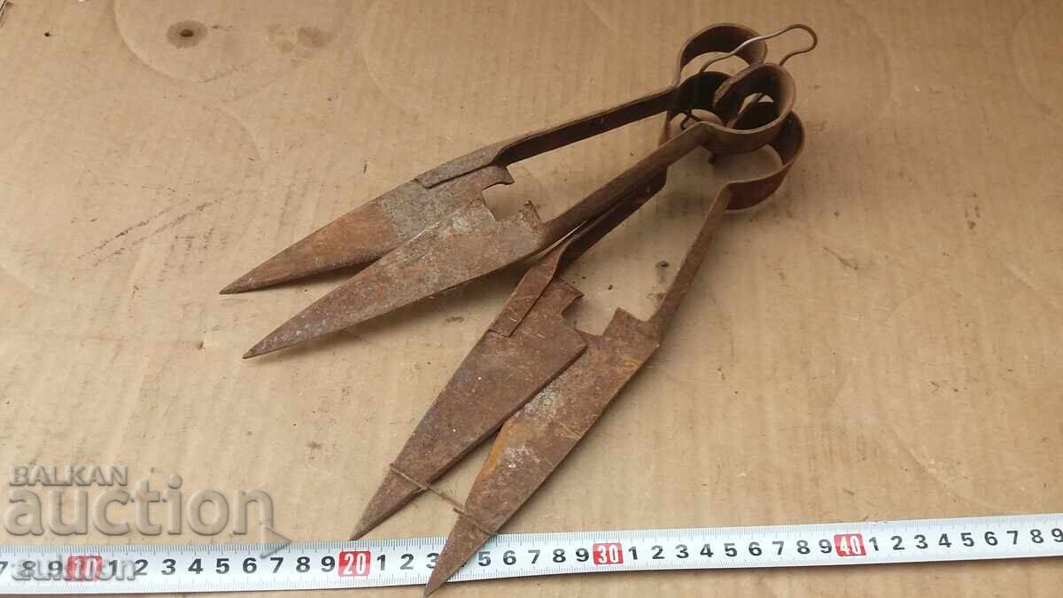 OLD SHEEP SHEARS - WROUGHT IRON OLD SHEEP SHEARS - WROUGHT IRON
