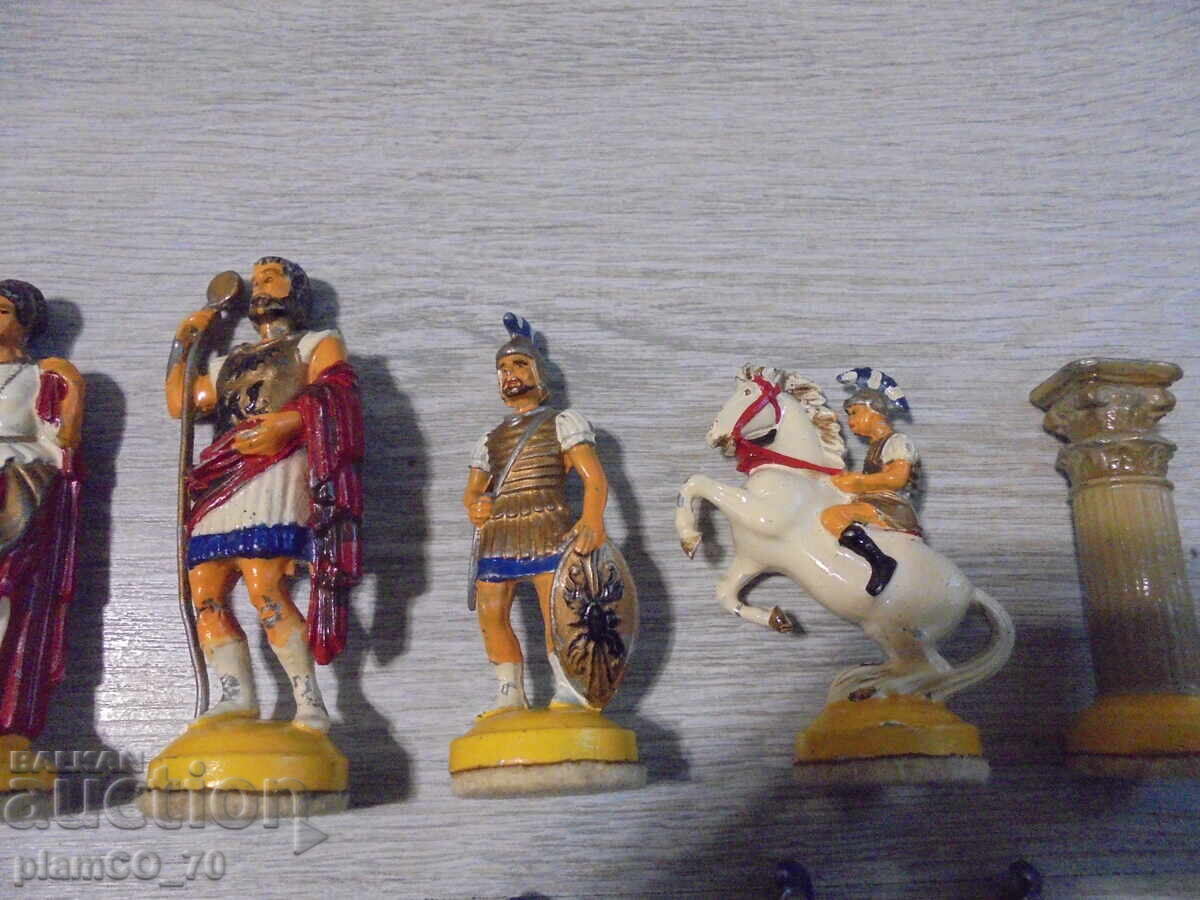 Аукцион №*8428 Стари метални фигурки – 16 броя