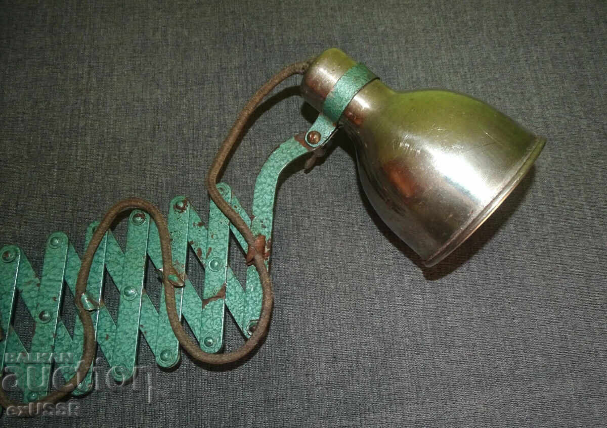 Δημοπρασία Παλιό σοσιαλιστικό βιομηχανικό φωτιστικό δαπέδου που επεκτείνεται Δημοπρασία Παλιό σοσιαλιστικό βιομηχανικό φωτιστικό δαπέδου που επεκτείνεται