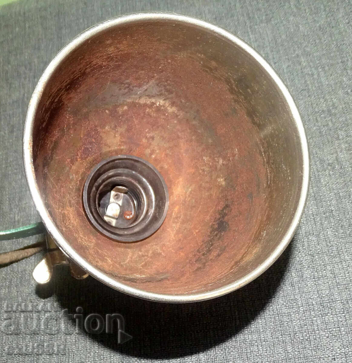 Παράδοση Παλιό σοσιαλιστικό βιομηχανικό φωτιστικό δαπέδου που επεκτείνεται Παράδοση Παλιό σοσιαλιστικό βιομηχανικό φωτιστικό δαπέδου που επεκτείνεται