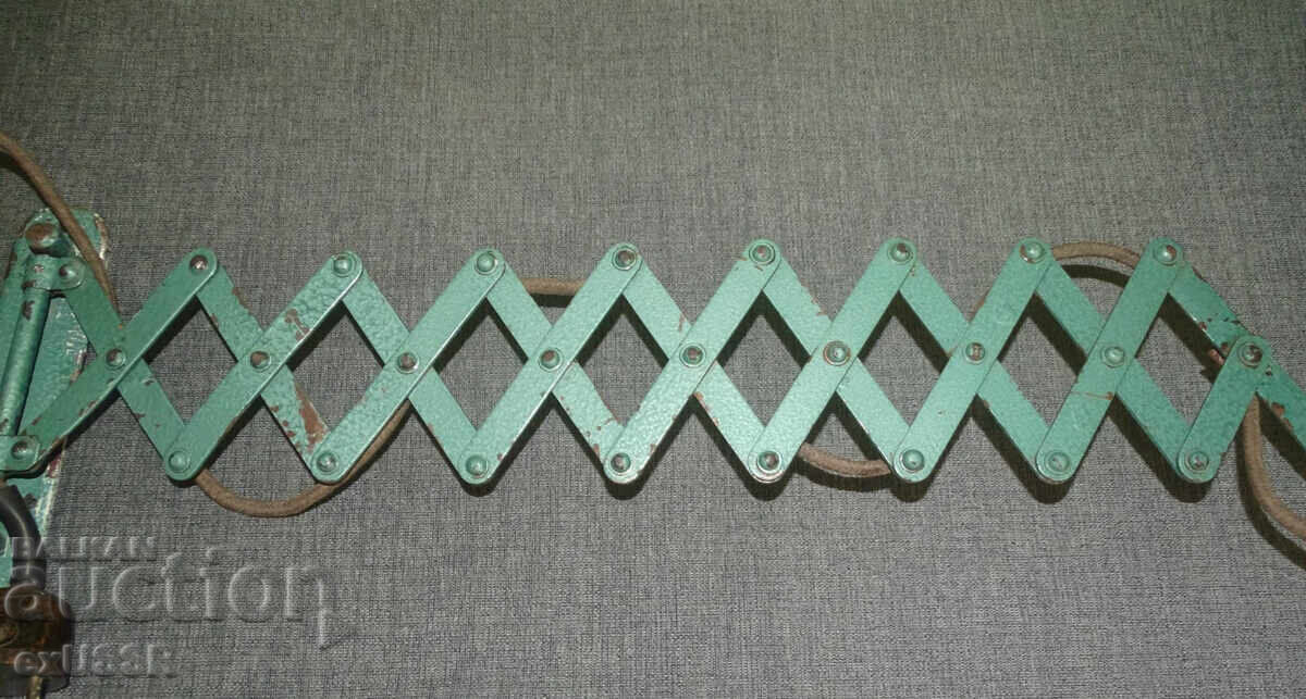 Παλιό σοσιαλιστικό βιομηχανικό φωτιστικό δαπέδου που επεκτείνεται - 5 Παλιό σοσιαλιστικό βιομηχανικό φωτιστικό δαπέδου που επεκτείνεται - 5