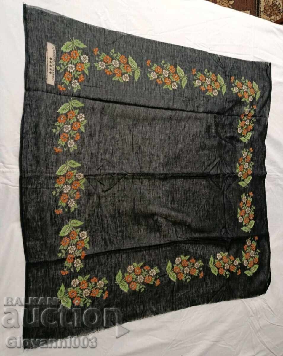 Κασκόλ κεφαλής 44 με τιμή € 37.00 | 72.37 BGN