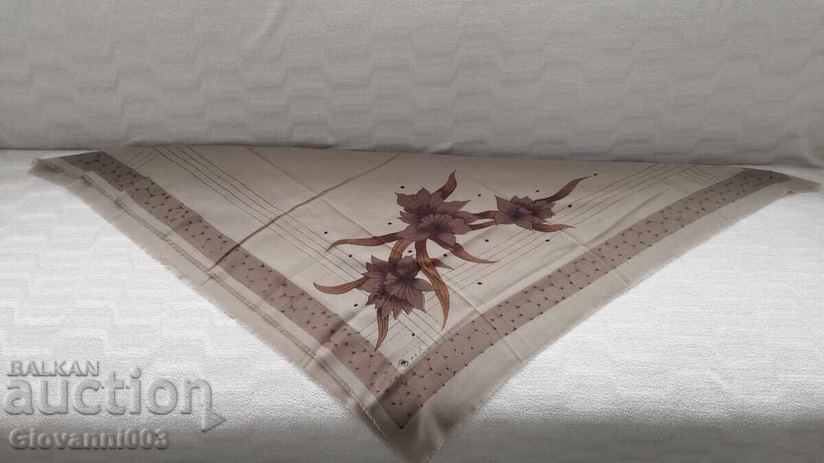 Κεφαλόδεσμος 50