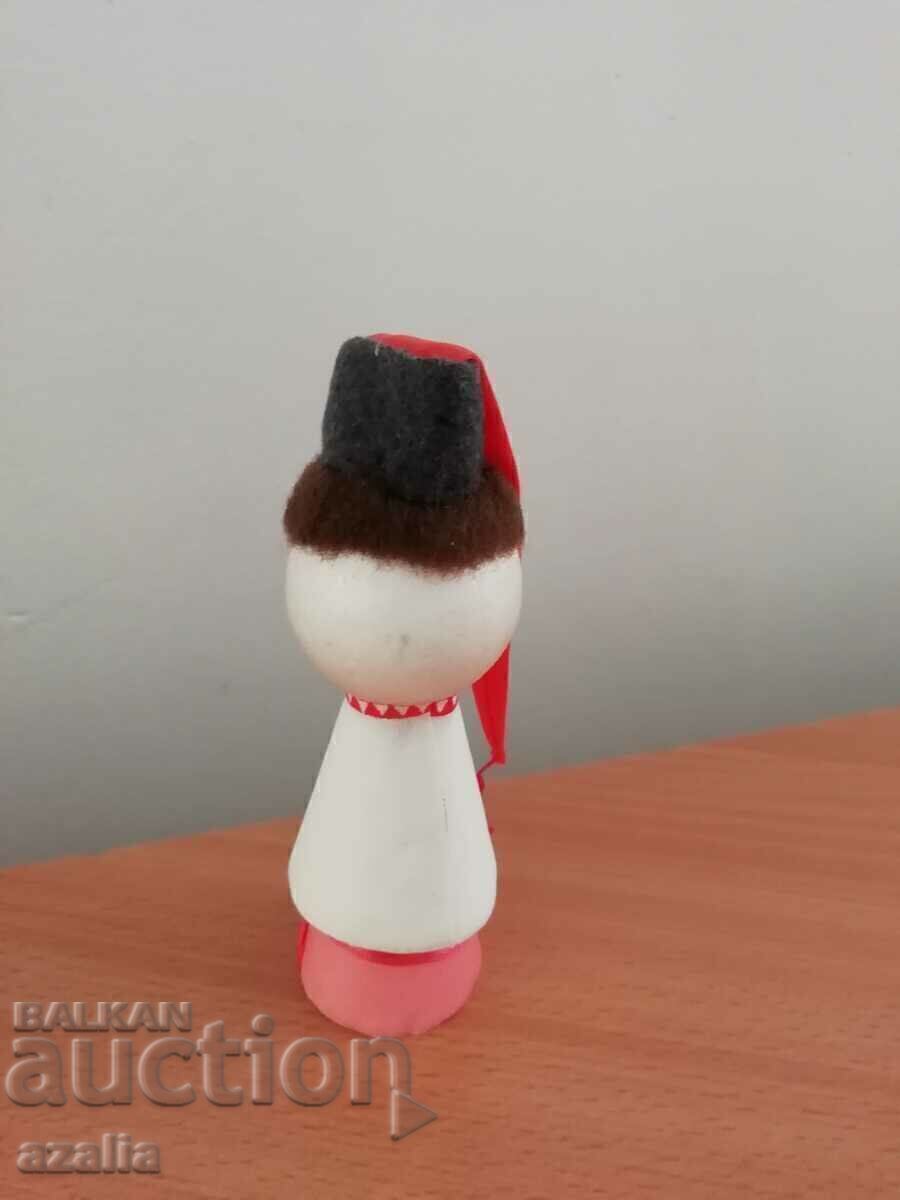 Figura unui tip în costum popular - suvenir rusesc cu preț € 3.85 | 7.53 BGN