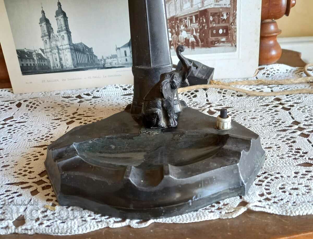 Антикварна лампа, 50те години с цена € 1.50 | 2.93 лв. Антикварна лампа, 50те години с цена € 1.50 | 2.93 лв.