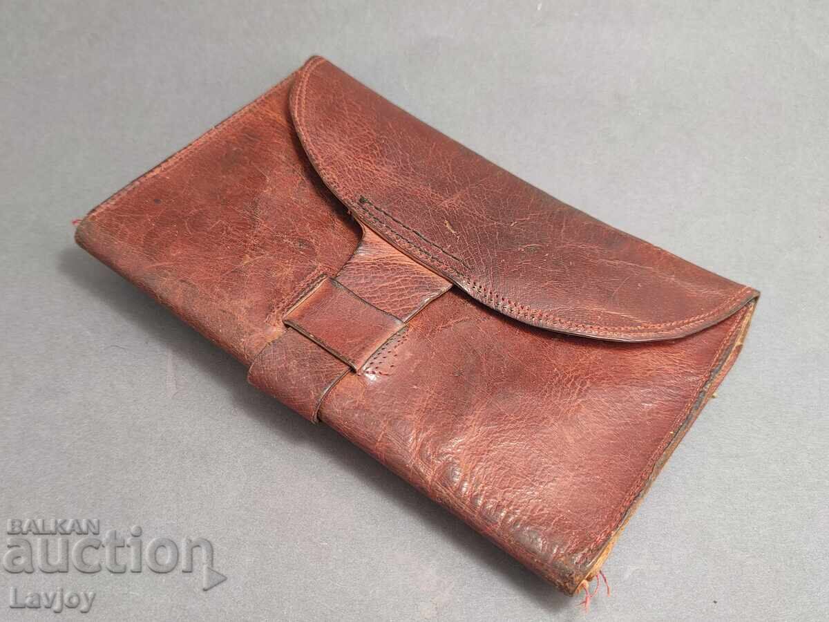 Стар кожен портфейл