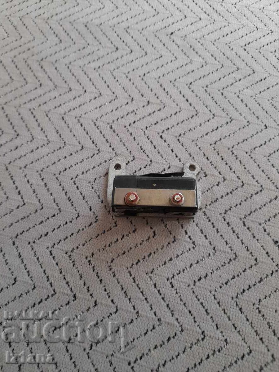 Întrerupător de limită vechi Întrerupător de limită vechi