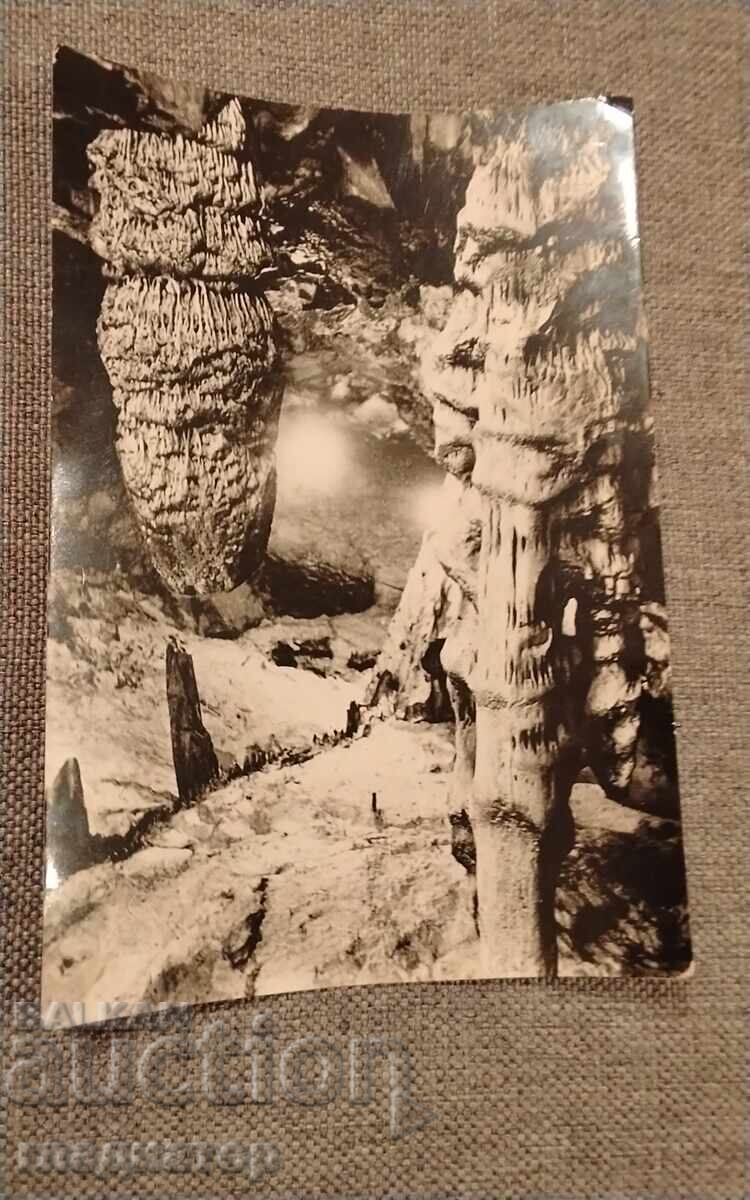 Παλιά ασπρόμαυρη καρτ ποστάλ σπηλιά Μαγκούρα οι δύο αδελφοί