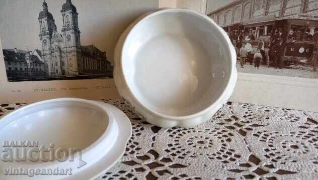 Auction  Porcelain box, bonbonniere, OSCAR SCHLEGELMILCH, Germany